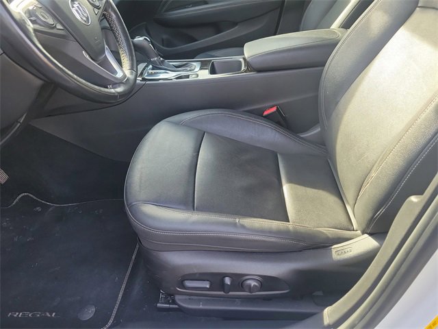 Used 2018 Buick Regal Essence image 24