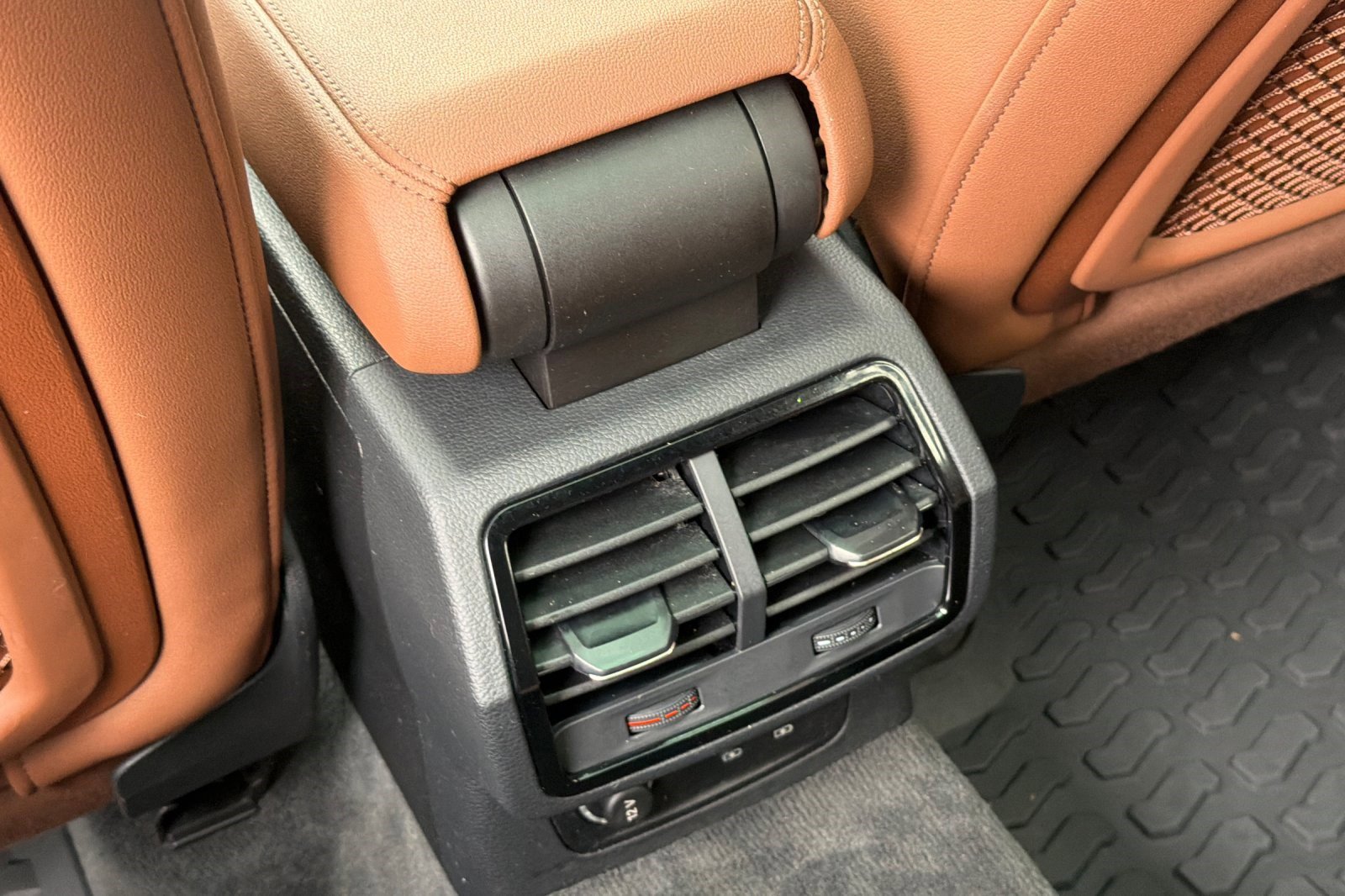 Used 2020 Audi Q3 2.0T Prestige w/ Prestige Package image 16