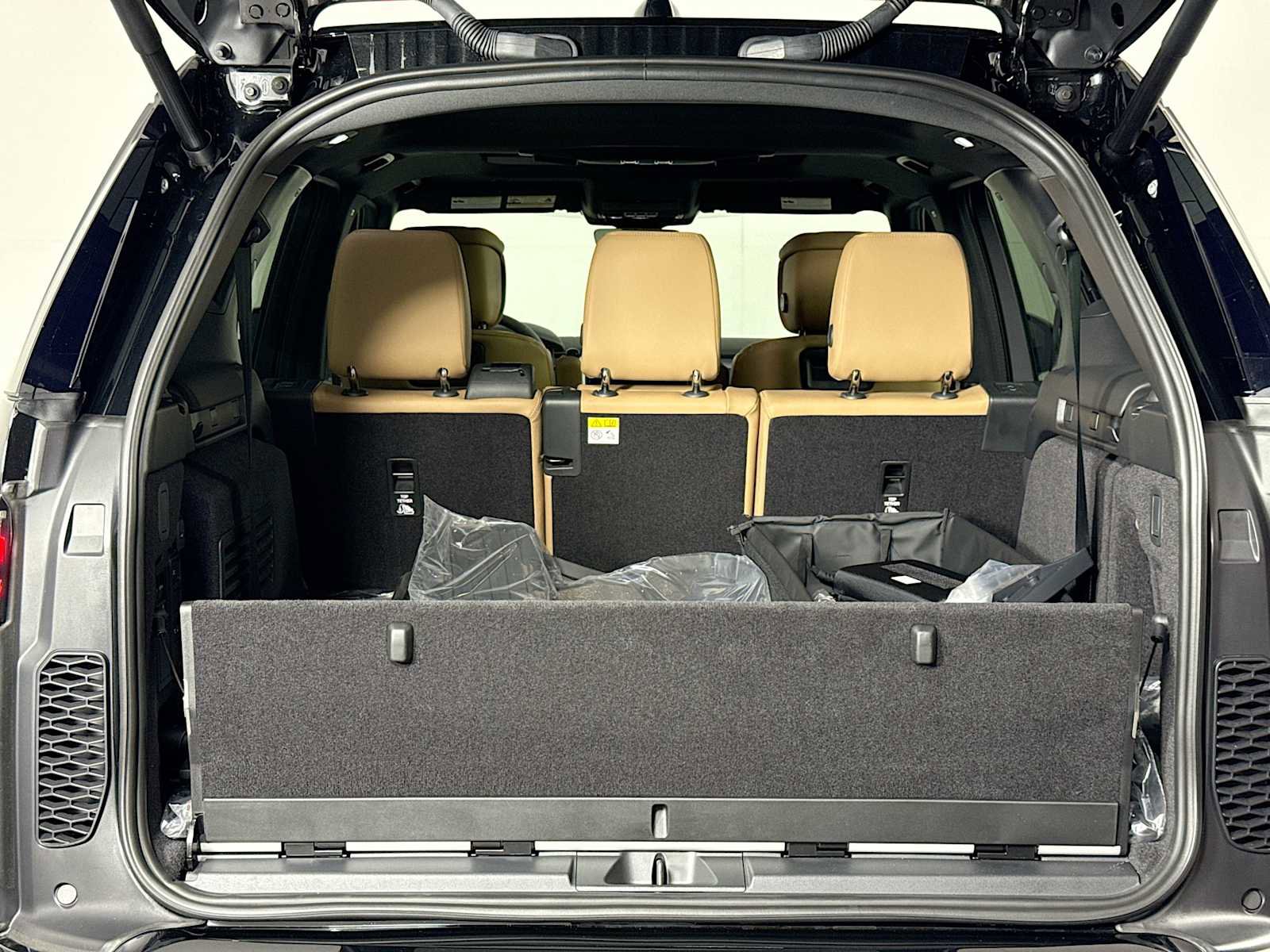 New 2025 Land Rover Discovery Dynamic SE AWD/4WD image 25