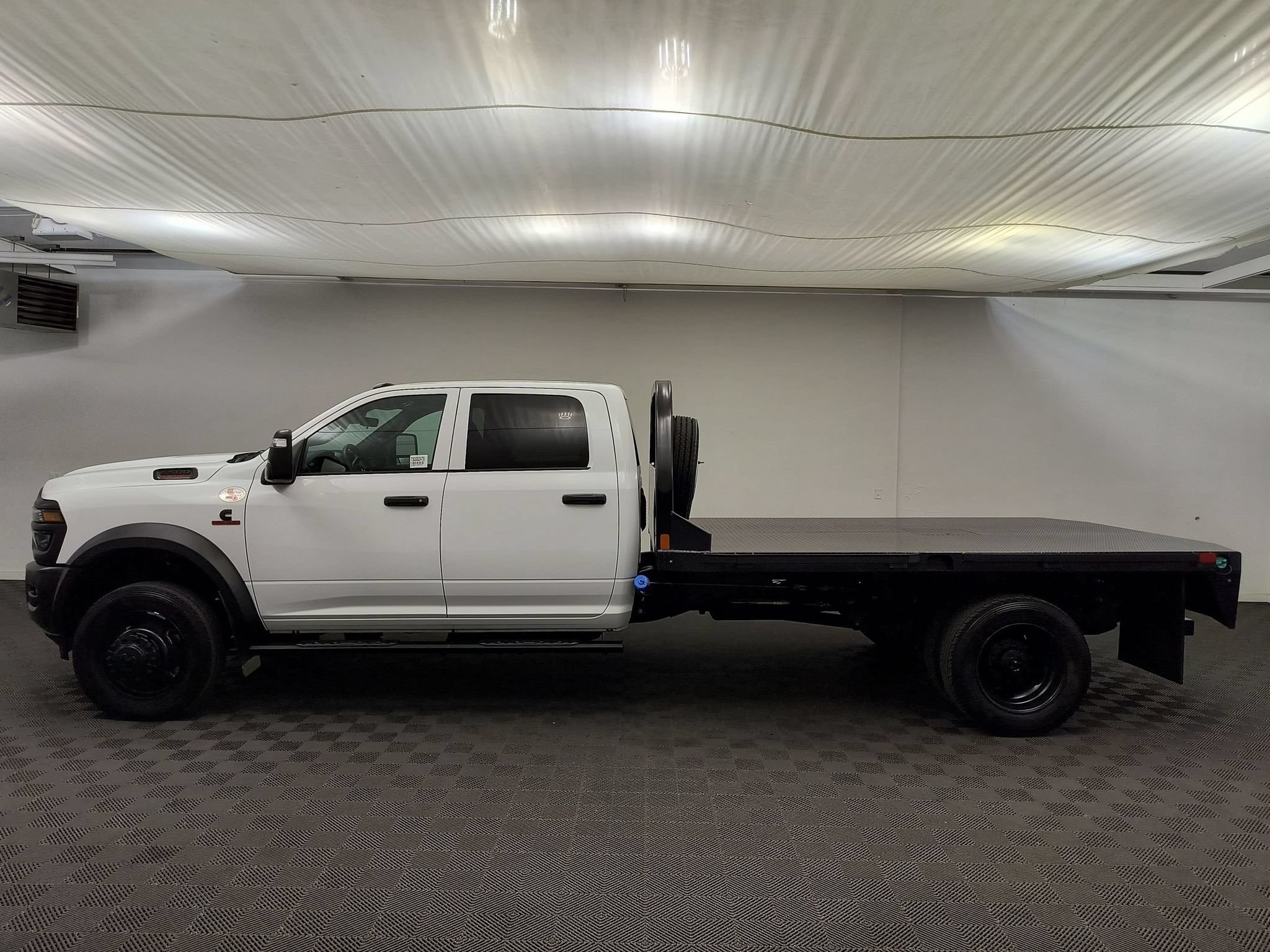 Used 2025 RAM 5500 Tradesman AWD/4WD image 2