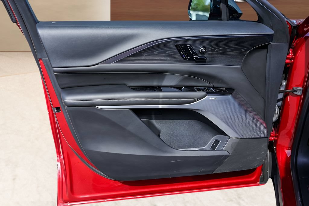 Certified 2025 Cadillac Lyriq Luxury w/ LPO, Floor Liner Package AWD/4WD image 21