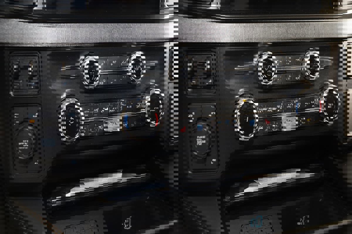 Used 2024 Ford F350 Platinum image 35