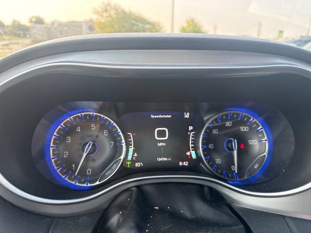 Used 2018 Chrysler Pacifica Touring-L Plus w/ Advanced Safetytec Group FWD image 10