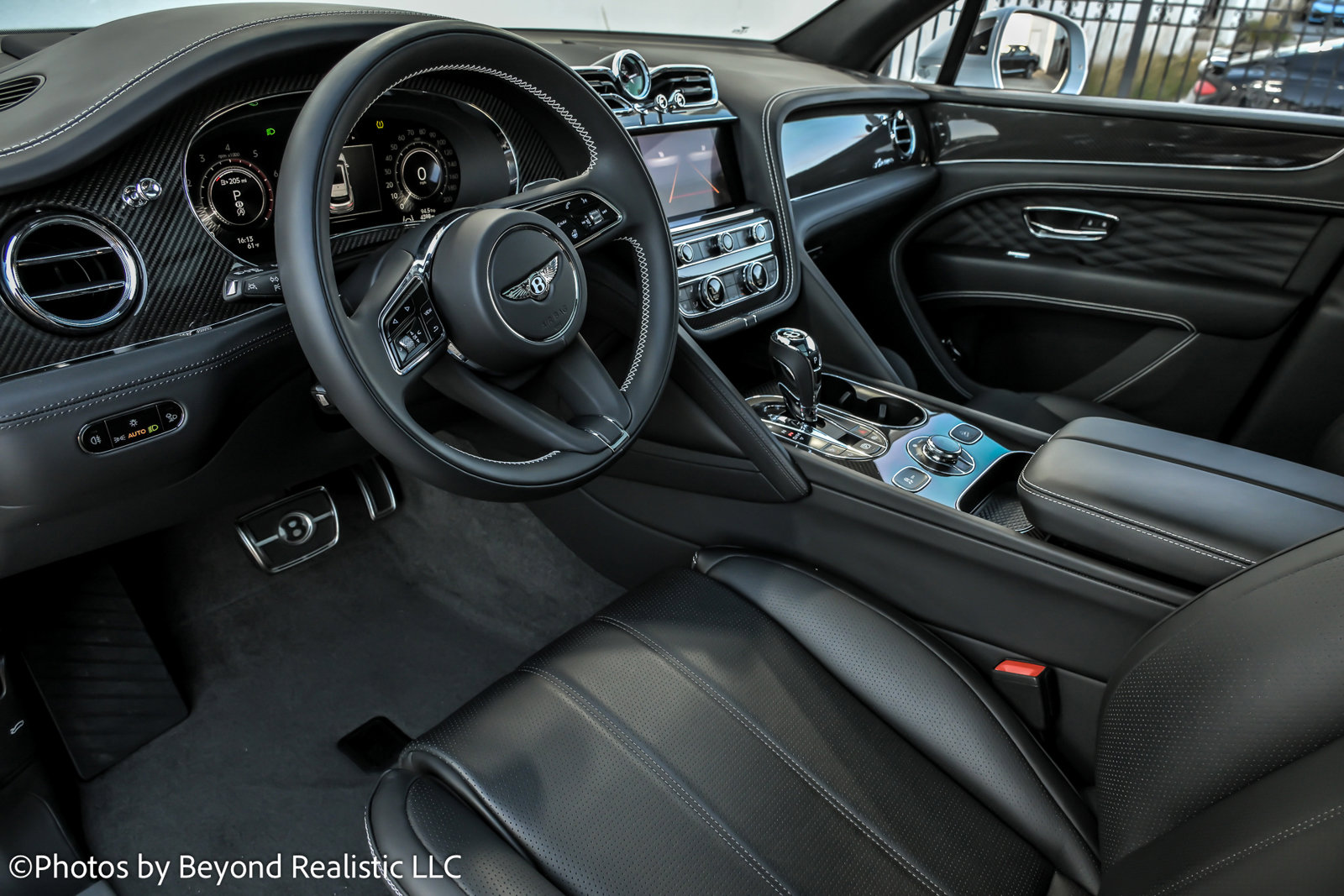 Used 2024 Bentley Bentayga image 26