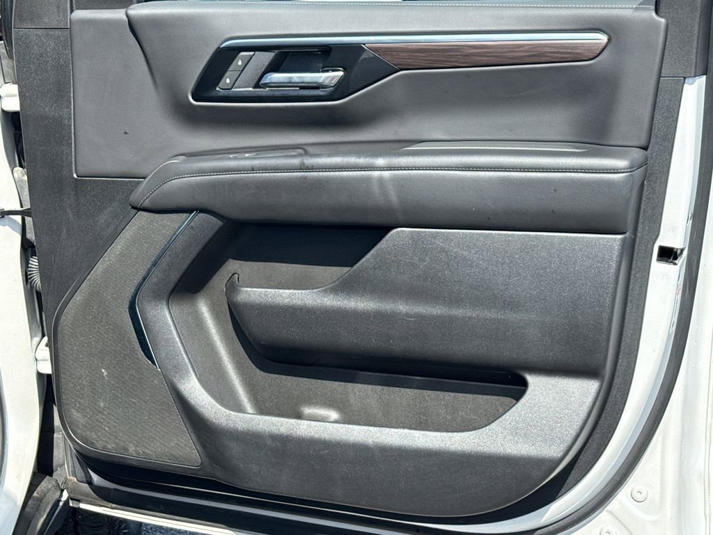 Used 2025 Chevrolet Tahoe Z71 image 12