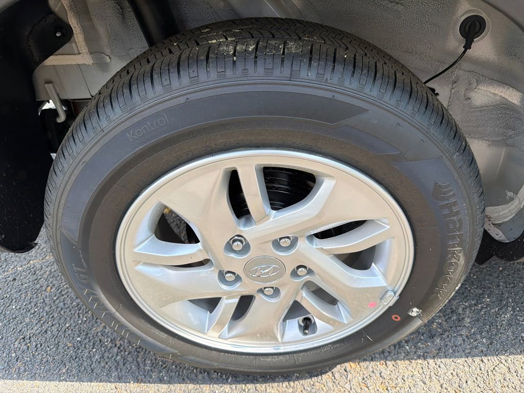 New 2026 Hyundai Venue SE image 17