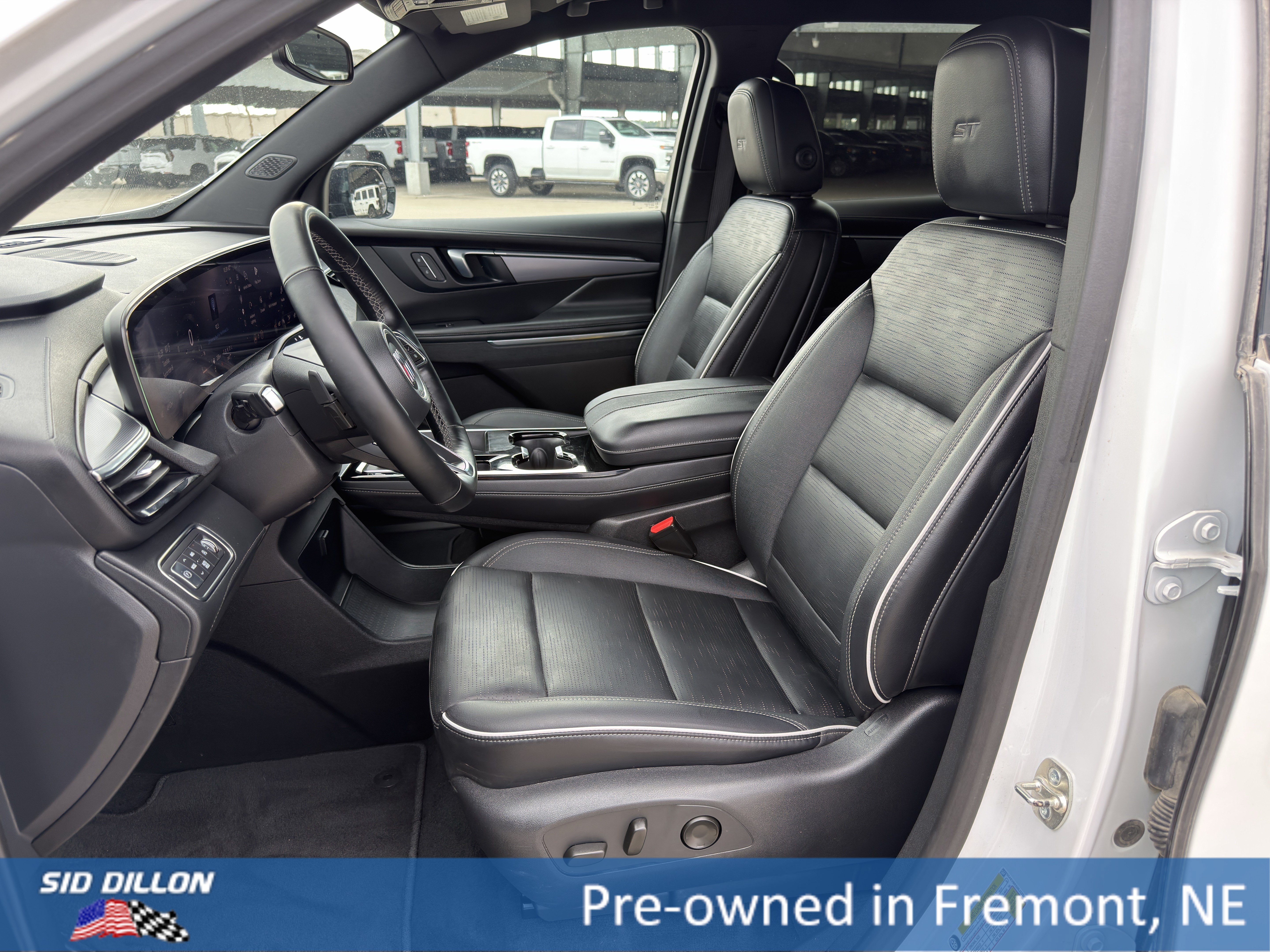 Used 2025 Buick Enclave Sport Touring w/ Power Package AWD/4WD image 16