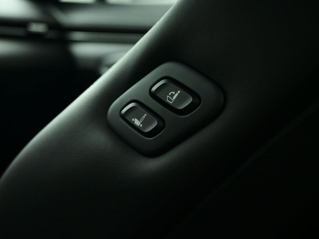 Used 2025 Genesis GV70 3.5T Sport w/ Sport Prestige Package image 51