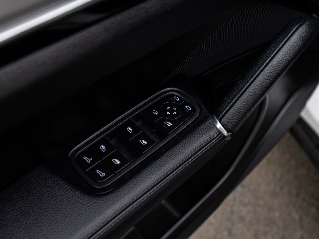 Used 2023 Porsche Cayenne Platinum Edition AWD/4WD image 12