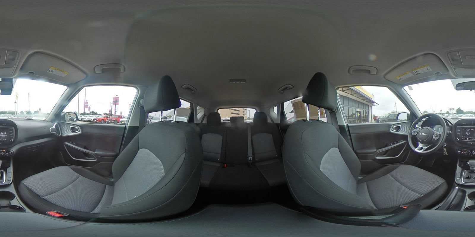 Used 2025 Kia Soul LX w/ LX Technology Package FWD image 40