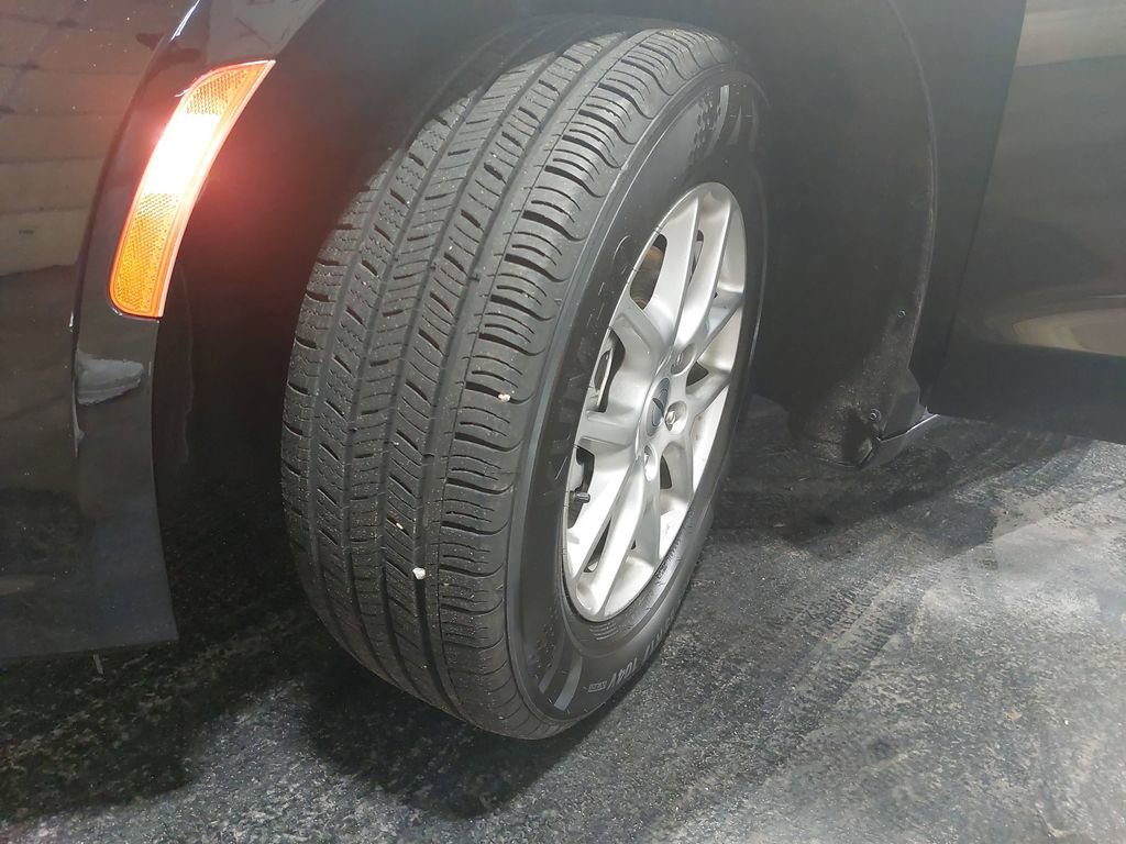 Used 2025 Chrysler Pacifica Select FWD image 30