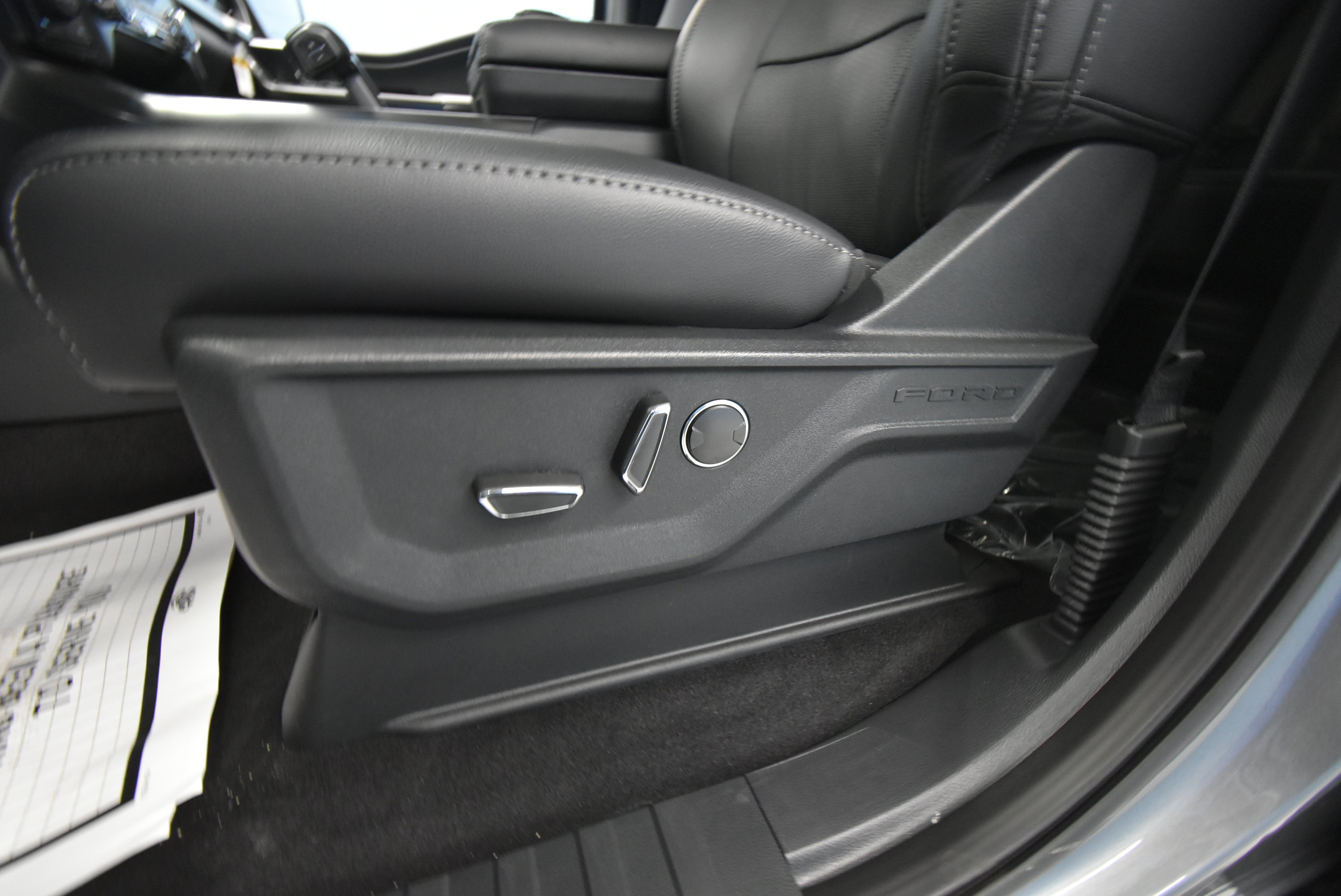 New 2025 Ford F150 Lariat w/ Equipment Group 502A High image 18