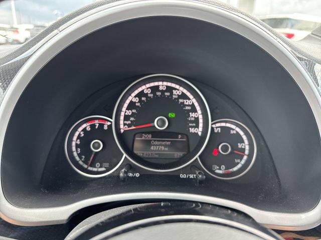Used 2015 Volkswagen Beetle R-Line FWD image 19