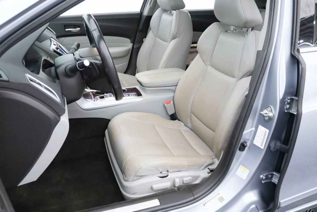 Used 2016 Acura TLX w/ Technology Package FWD image 2