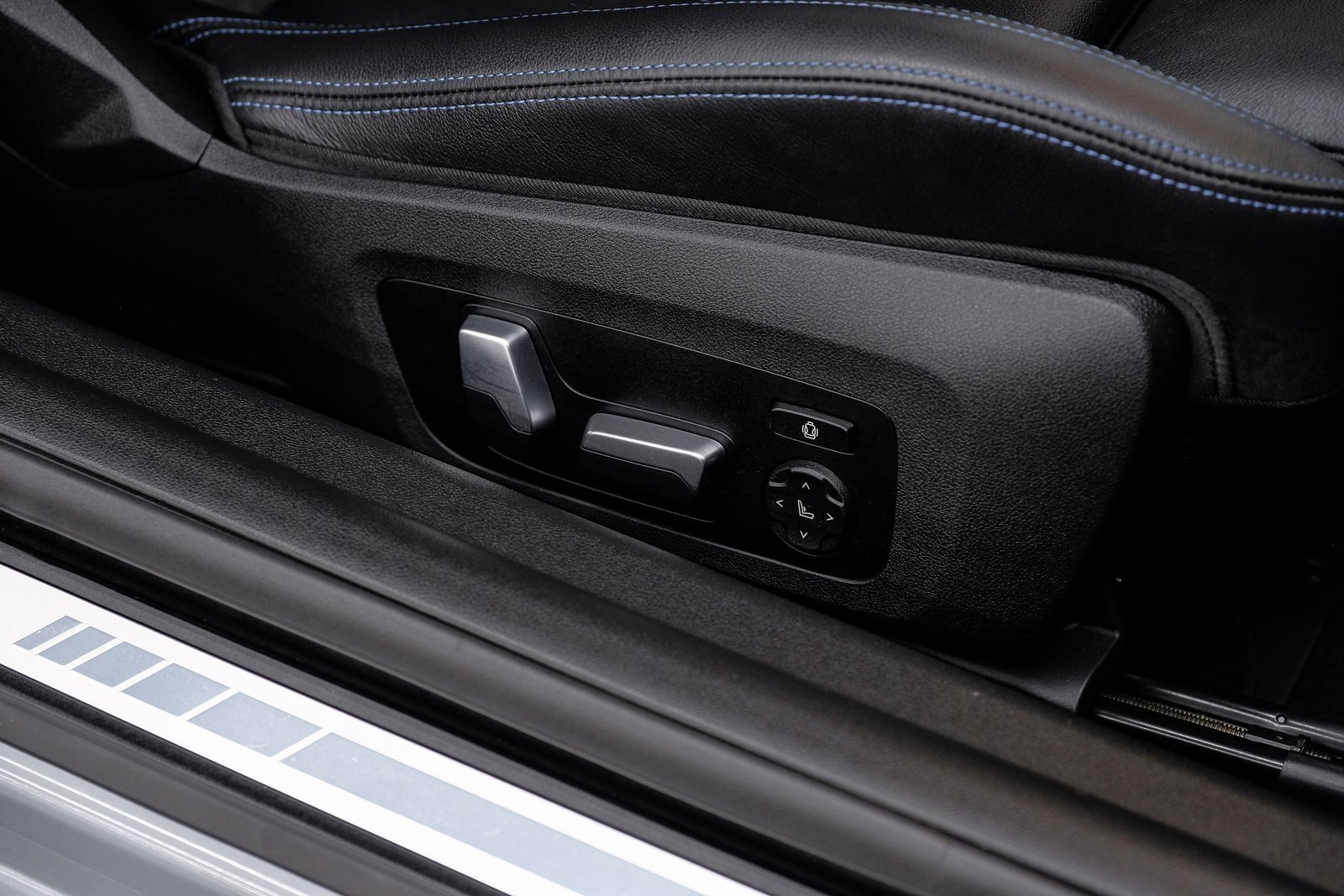 Used 2023 BMW M2 Base w/ Lighting Package image 44