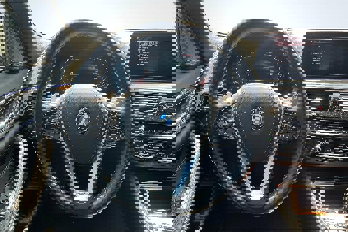 Used 2020 BMW 530i w/ Convenience Package image 5