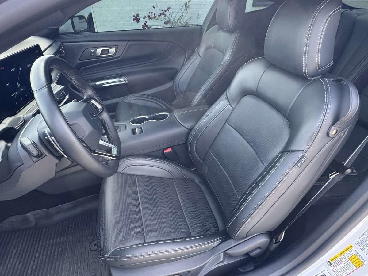 Used 2025 Ford Mustang GT Premium image 7