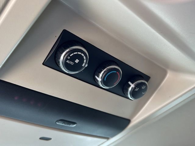 Used 2012 Chrysler Town & Country Limited image 26