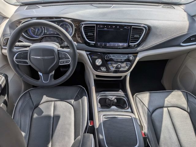 Used 2023 Chrysler Pacifica Limited FWD image 16