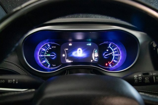 Used 2019 Chrysler Pacifica Limited w/ Advanced Safetytec Group image 29