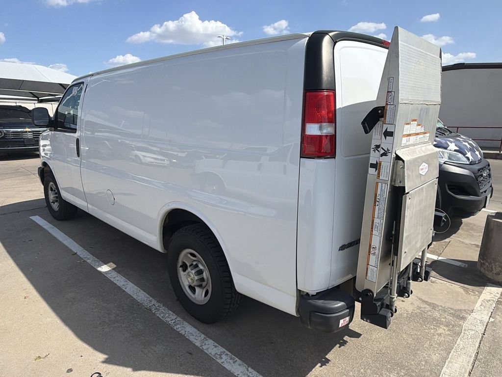 Used 2021 Chevrolet Express 3500 w/ Driver Convenience Package RWD image 4
