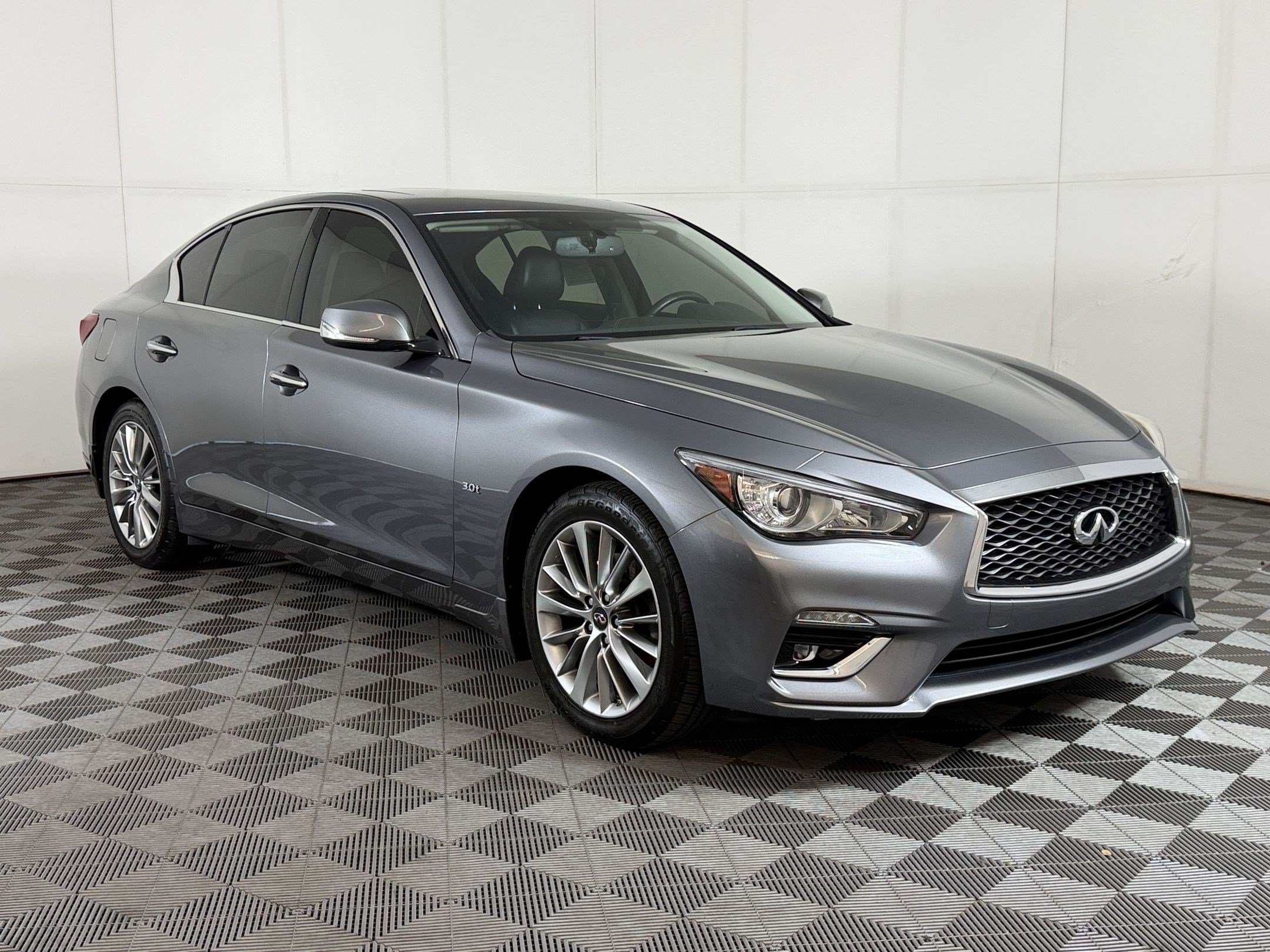 Used 2018 INFINITI Q50 Luxe w/ Essential Package (3.0T Luxe) AWD/4WD image 7