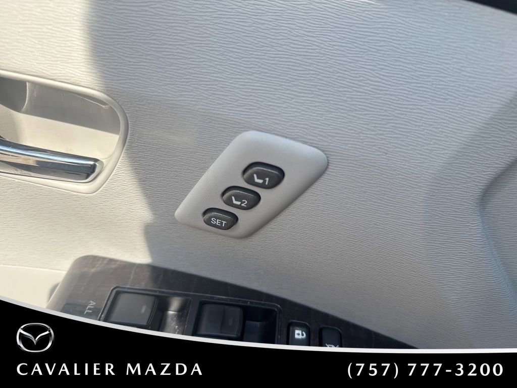 Used 2014 Toyota Venza XLE FWD image 16