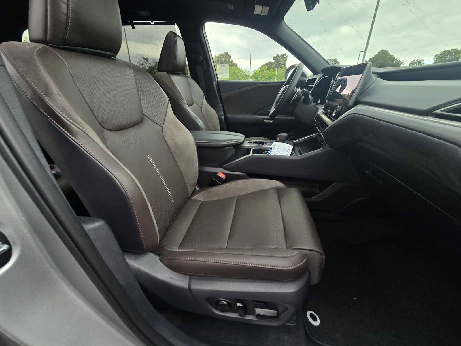 New 2026 Lexus TX 550h AWD Plug-In Hybrid image 11