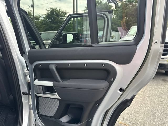 Used 2023 Land Rover Defender 130 SE AWD/4WD image 31