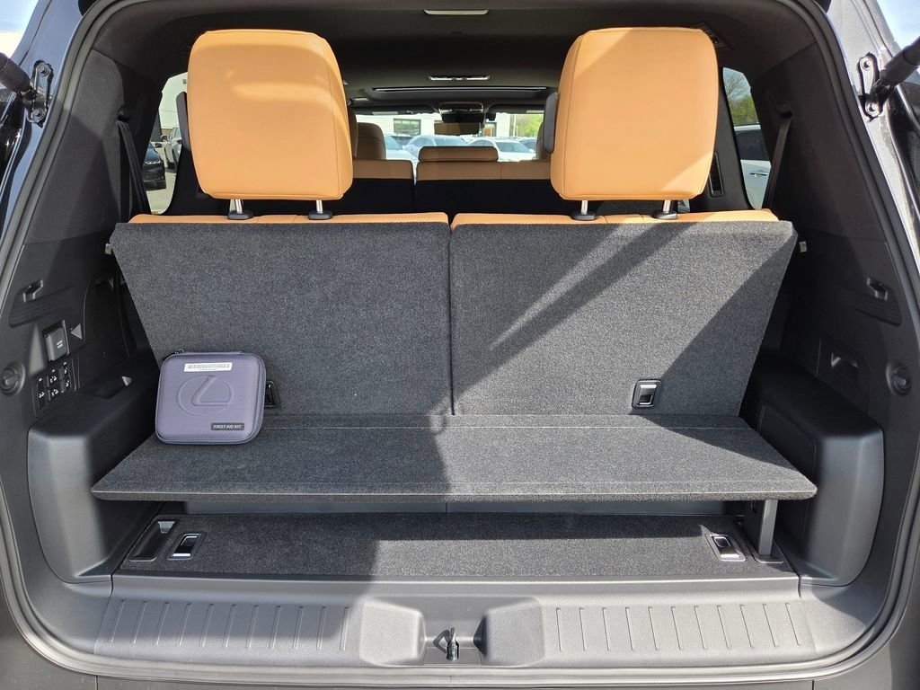 New 2026 Lexus LX 700h Luxury image 37