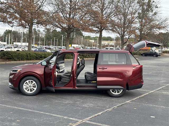 Used 2024 Kia Carnival LX image 10