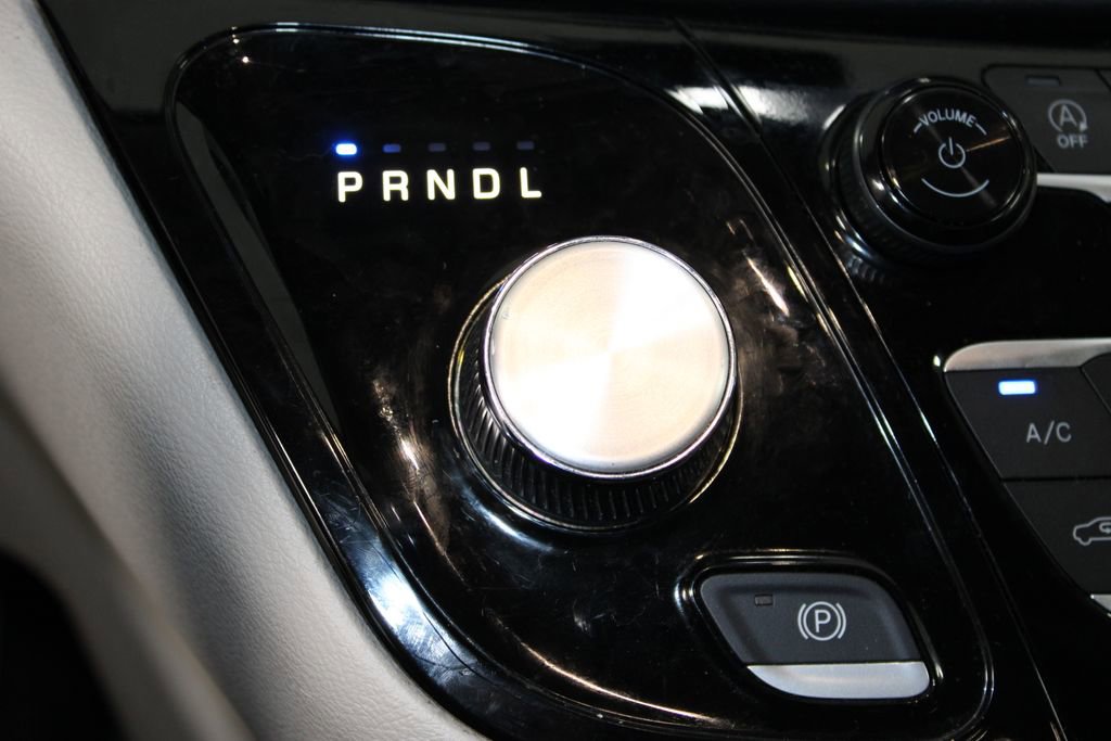 Used 2024 Chrysler Pacifica Touring-L image 32