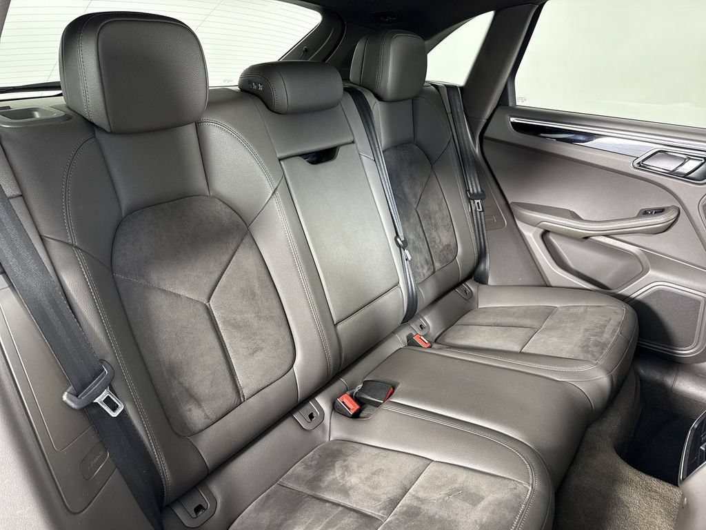 Certified 2017 Porsche Macan AWD/4WD image 23