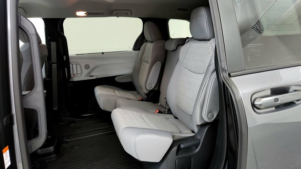 Certified 2025 Toyota Sienna LE AWD/4WD image 22
