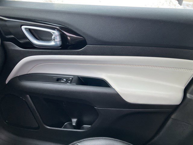 Certified 2025 Jeep Compass Limited image 19