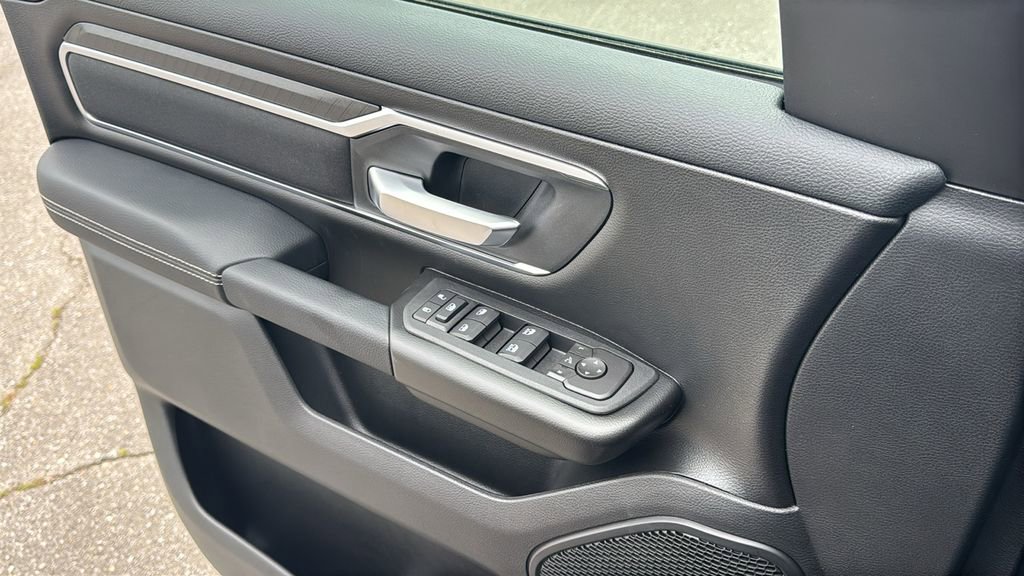 New 2026 RAM 1500 4x4 Crew Cab image 13