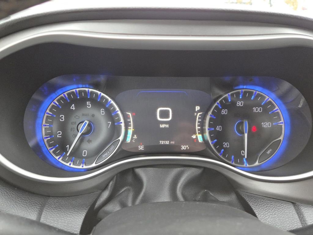 Used 2022 Chrysler Pacifica Touring-L image 25