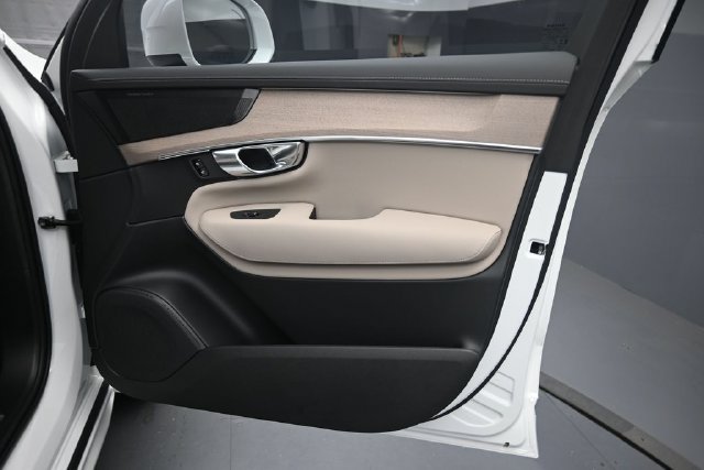Used 2026 Volvo XC90 B6 Plus w/ Protection Package Premier AWD/4WD image 30