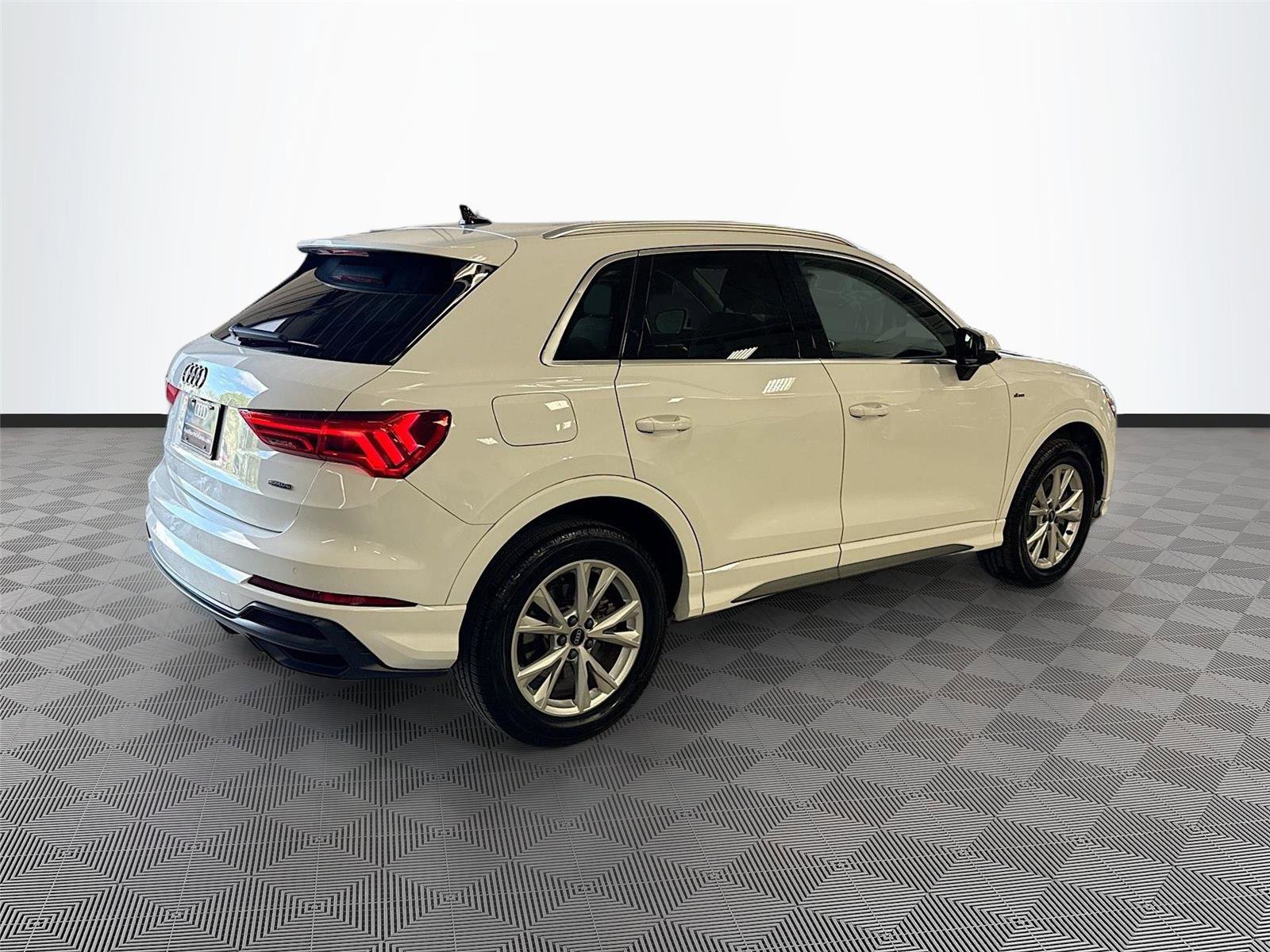 Used 2021 Audi Q3 2.0T Premium w/ Convenience Package AWD/4WD image 7