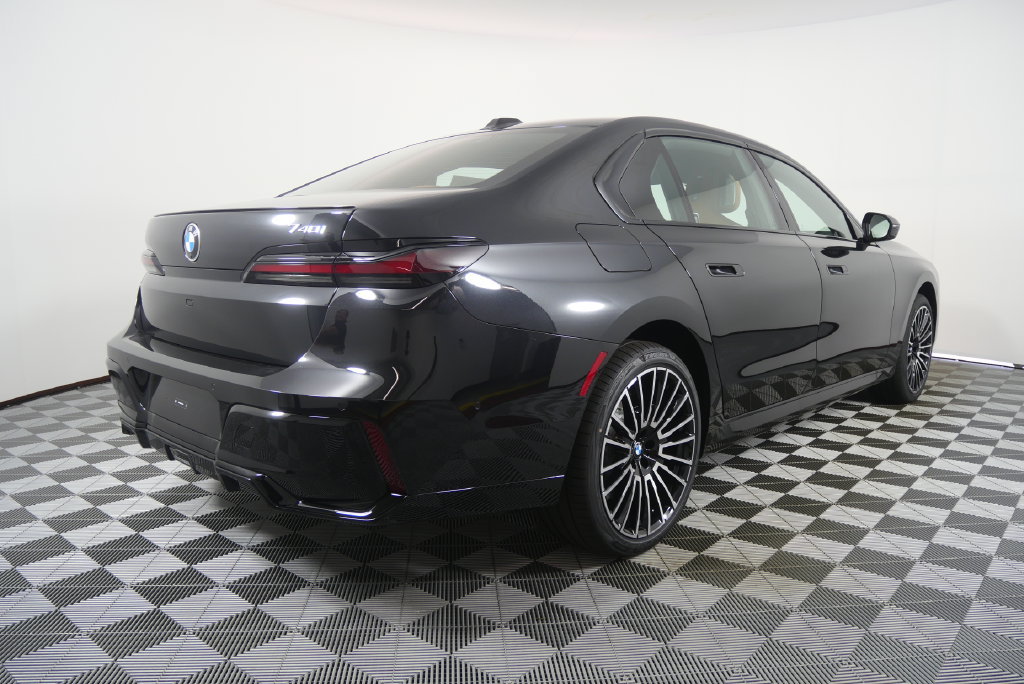 New 2026 BMW 740i RWD image 4