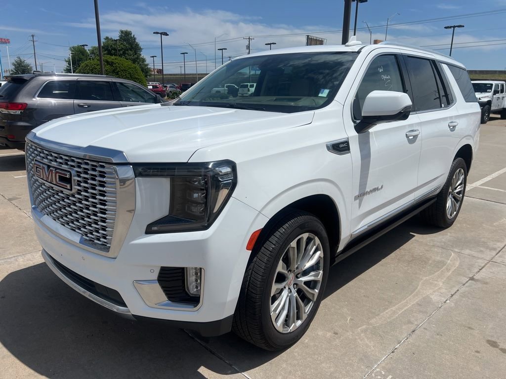 Used 2021 GMC Yukon Denali w/ Denali Premium Package AWD/4WD image 2