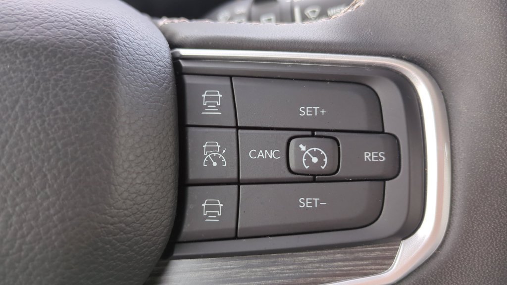 Used 2024 Jeep Wagoneer L Series II RWD image 21