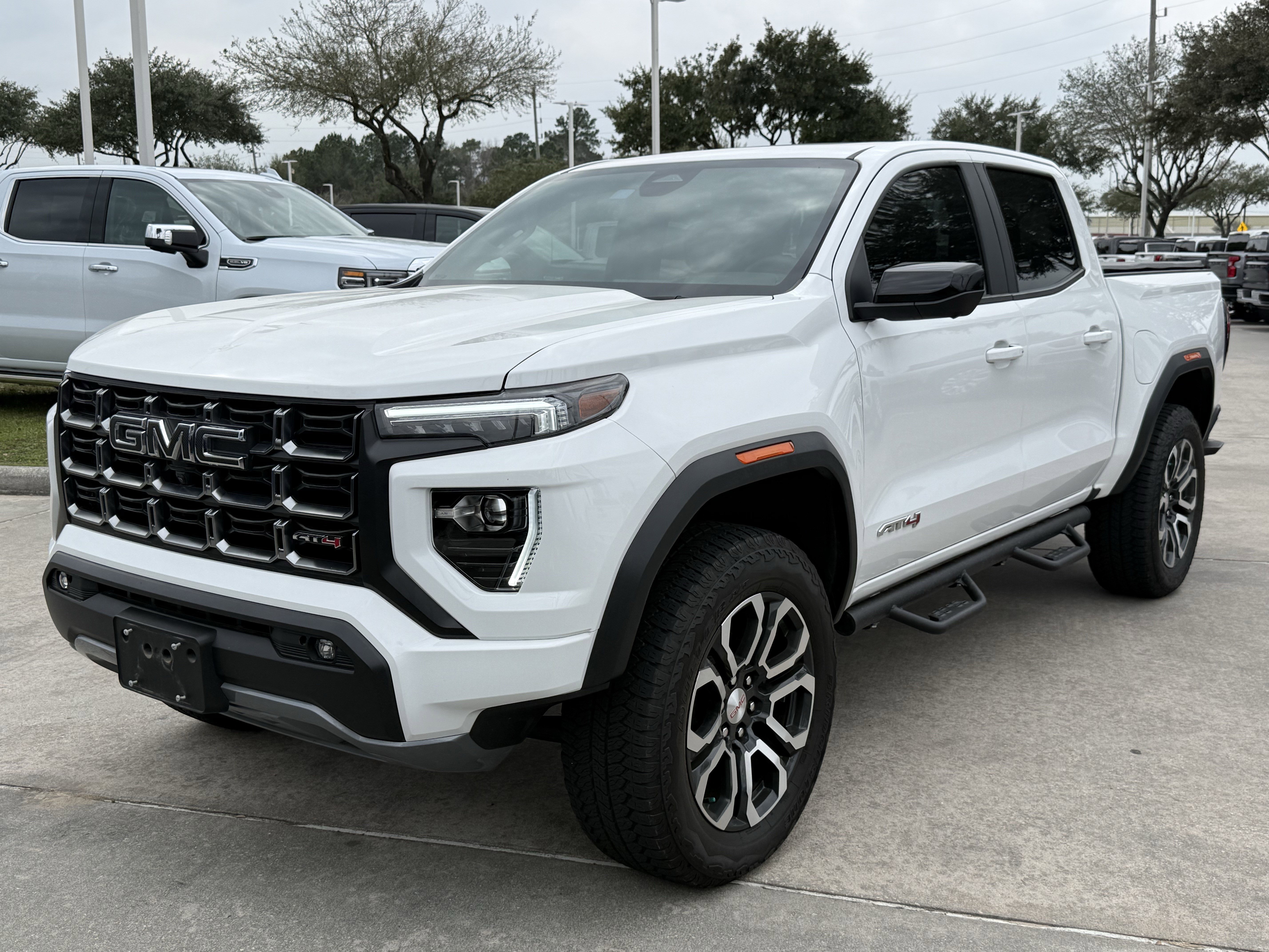 Used 2024 GMC Canyon AT4 w/ AT4 Premium Package image 9