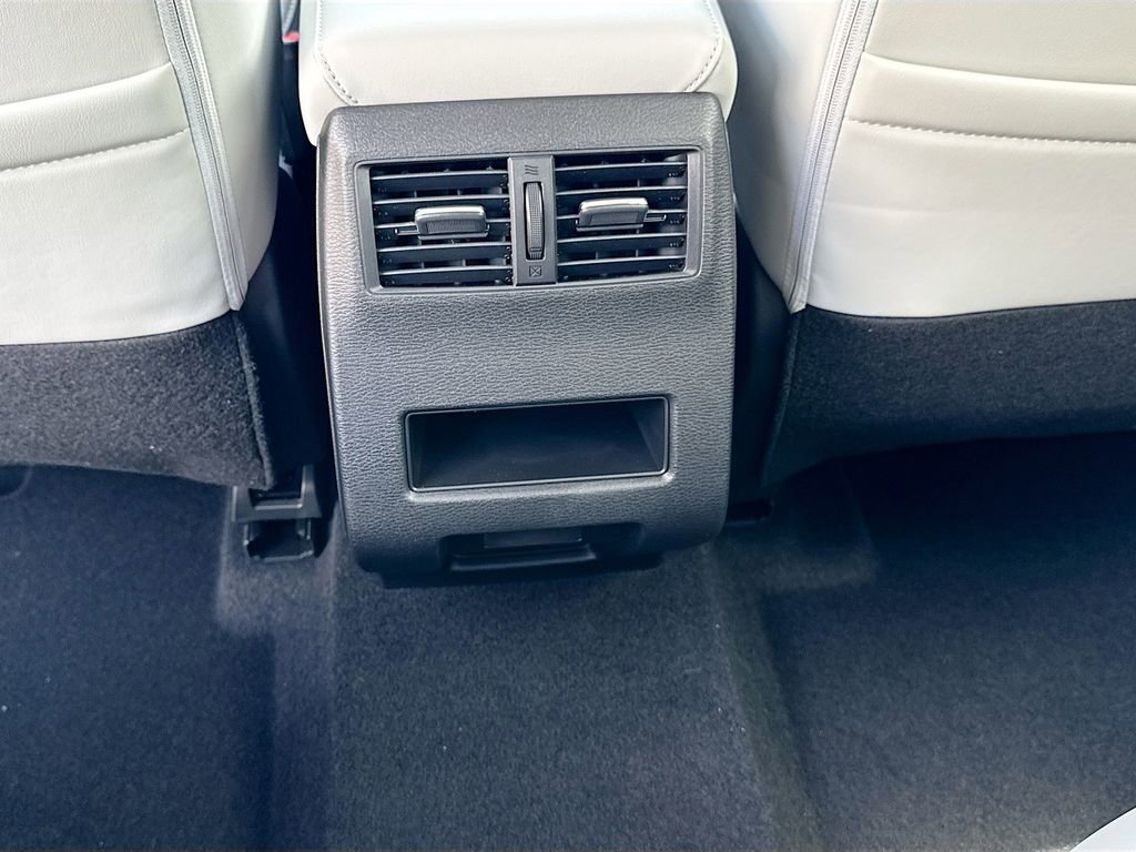 Used 2025 Mitsubishi Outlander SE image 27