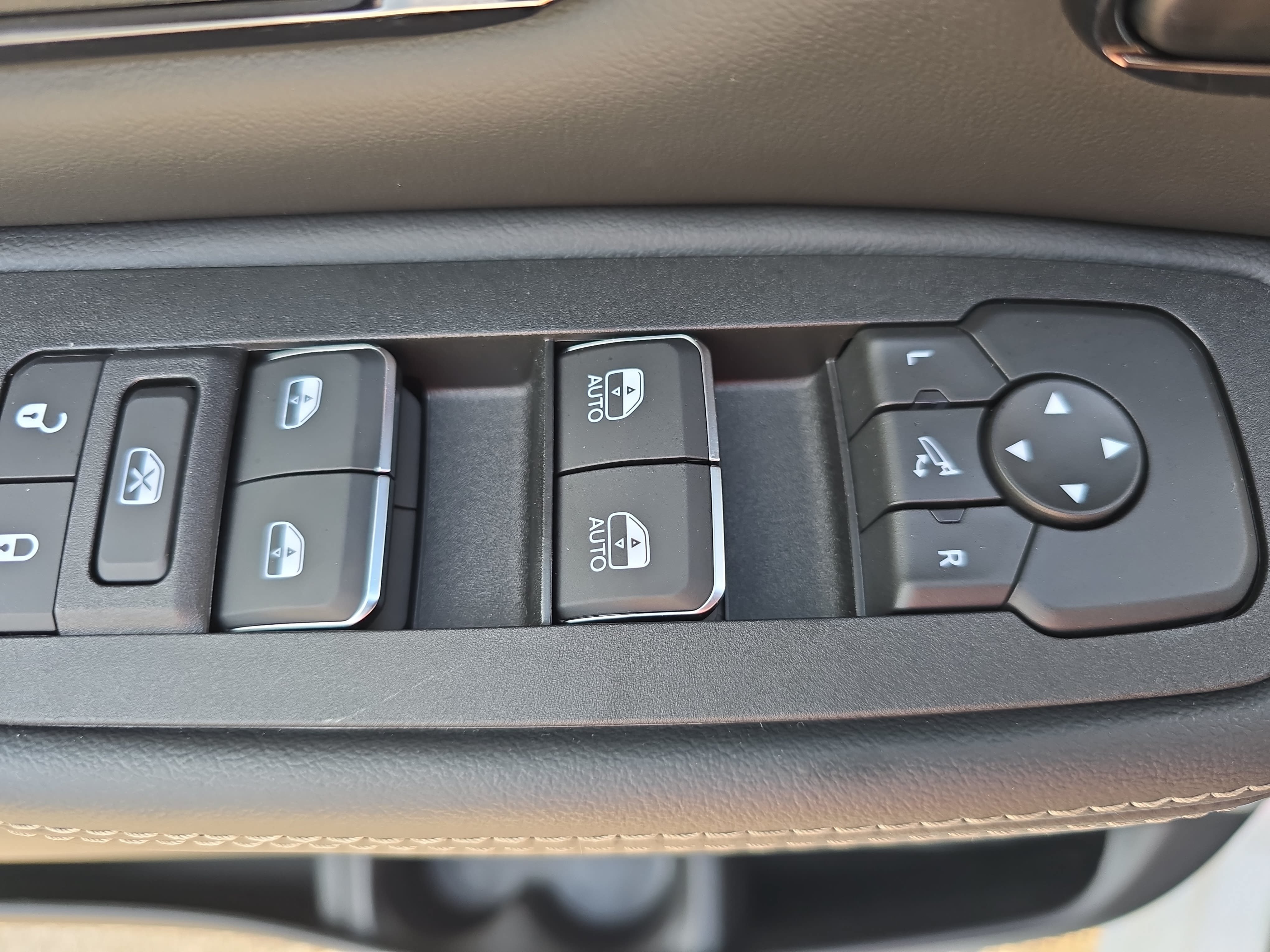 Used 2025 RAM 1500 Limited AWD/4WD image 27
