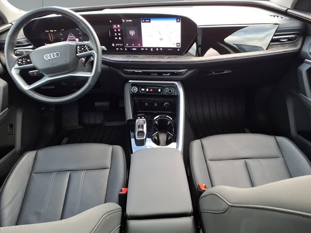 Used 2025 Audi Q5 Premium w/ Convenience Package image 13