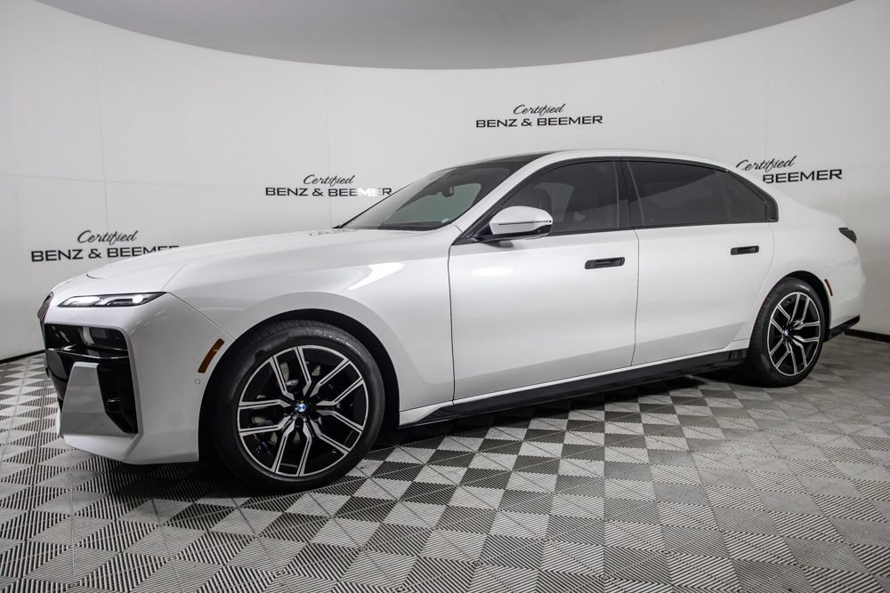 Used 2023 BMW 740i RWD image 9