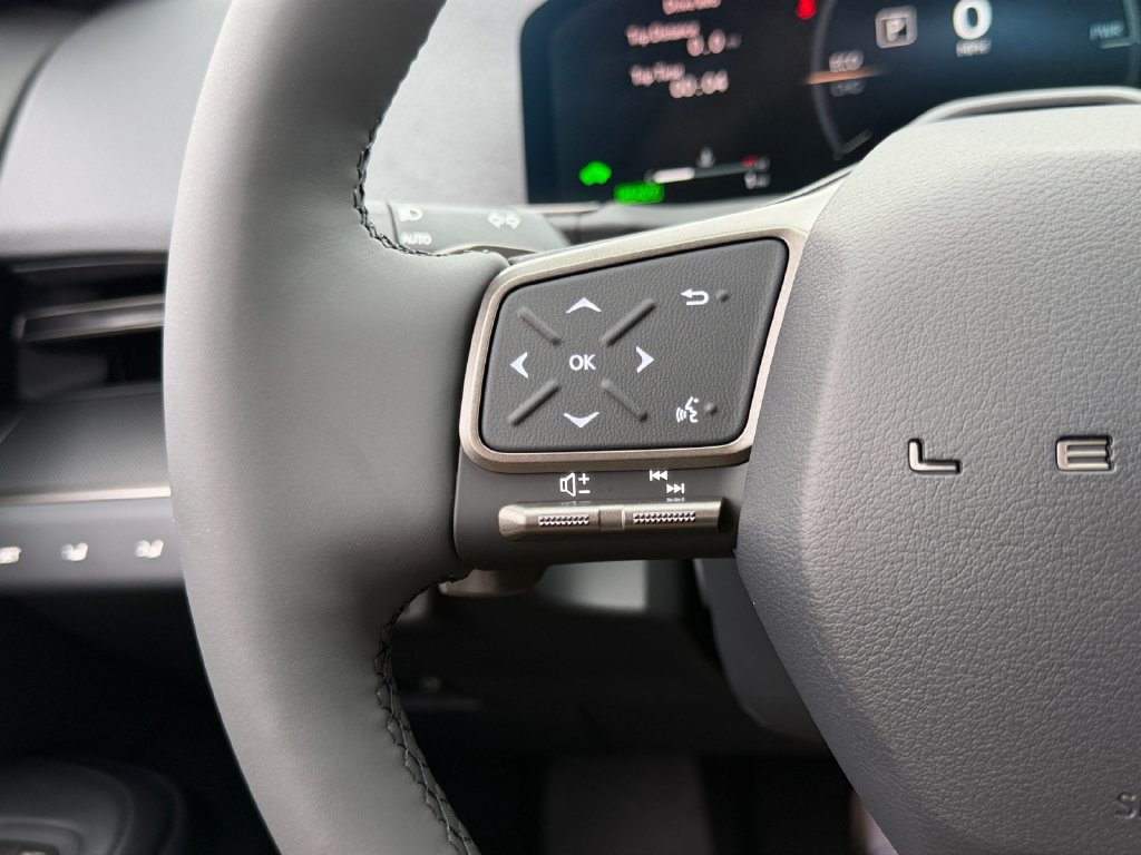 New 2026 Lexus ES 350h AWD image 17