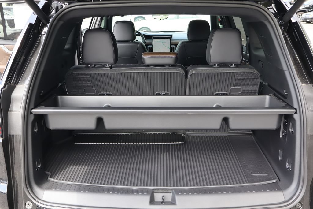 New 2026 GMC Acadia Denali Ultimate w/ LPO, Floor Liner Package AWD/4WD image 9
