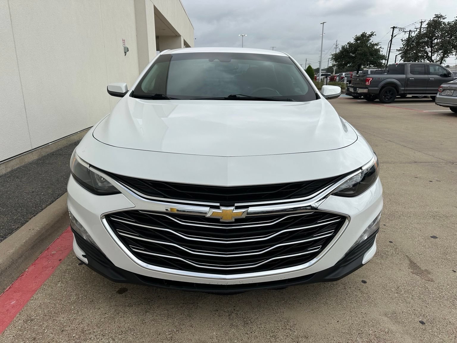 Used 2020 Chevrolet Malibu LT w/ Leather Package FWD image 2